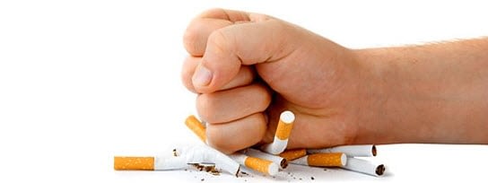 Imagen antitabaco para el post "4 iniciativas en Redes Sociales para dejar de fumar" en el blog @thetopictrend